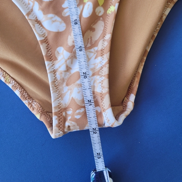 Aerie One Piece Full Coverage Cut Out Swimsuit - Picture 4 of 6